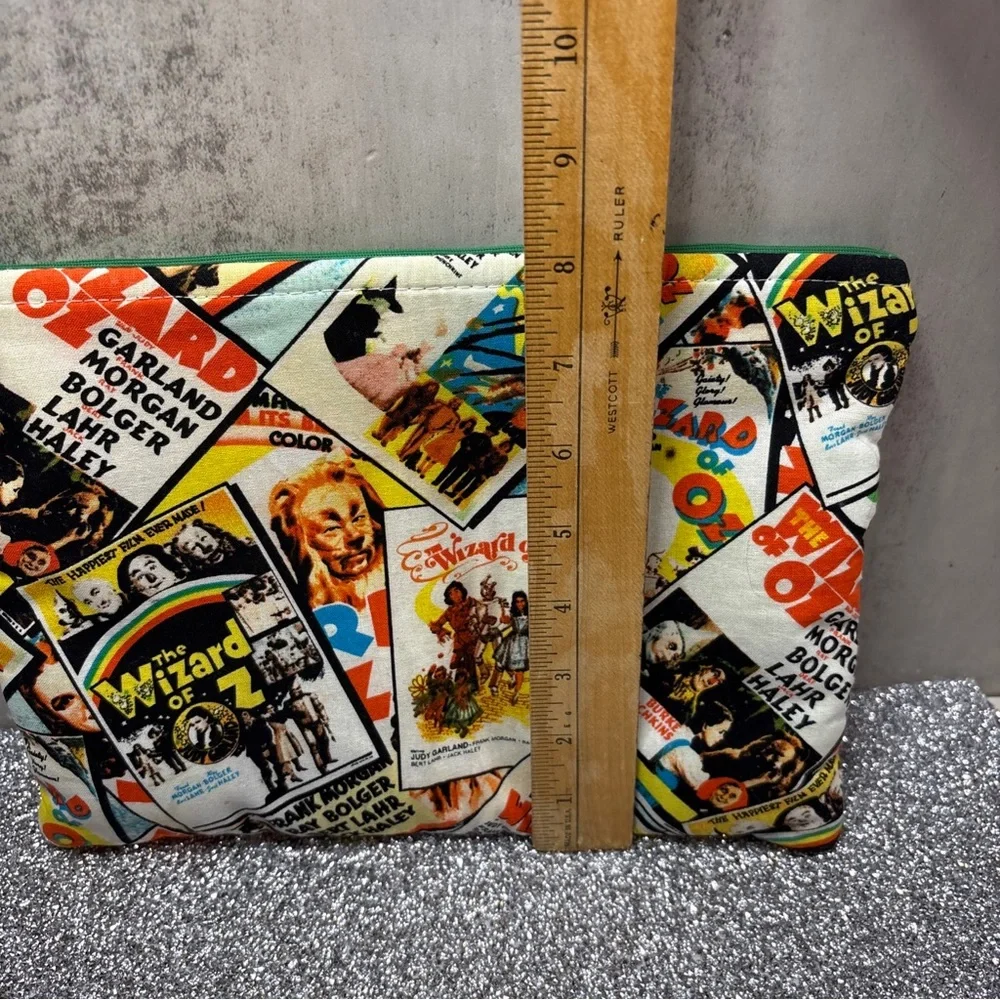 Vintage 1990’ Wizard of Oz Print Cosmetic Bag - Multicolor 8x10 pre`owned